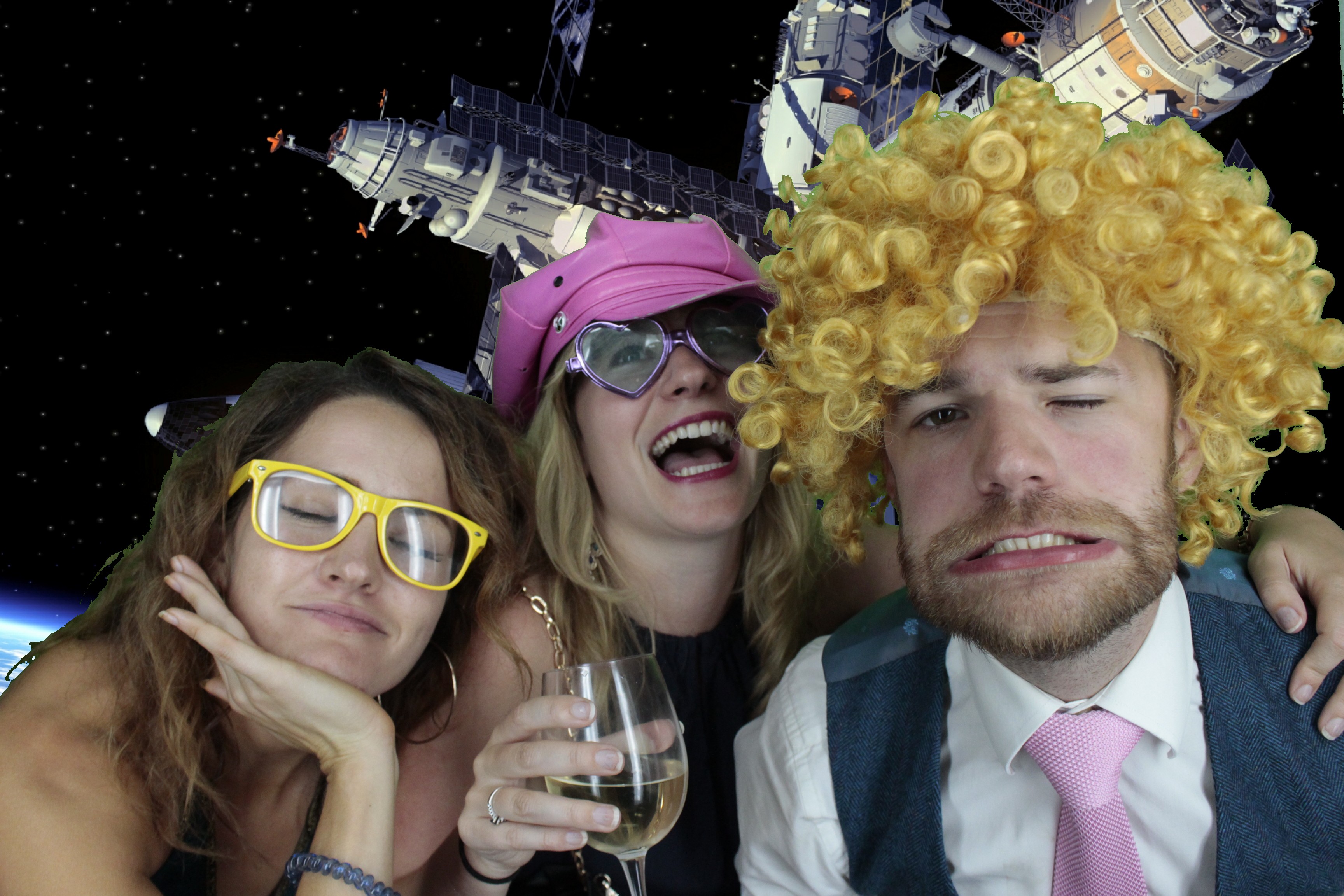 Mr & Mrs Bowles | View more photos from the event at gallery.myphotoboothexperience.co.uk/u/MyPhotoBoothExperienceLtd/Mr-Mrs-Bowles